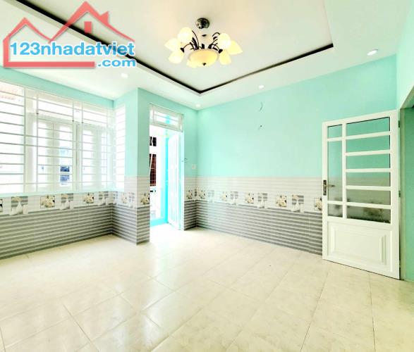 NHÀ MỚI 2 TẦNG 32m² 4x8 GẦN CV LÀNG HOA, HOÀN CÔNG ĐẦY ĐỦ