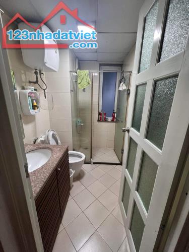 Bán căn hộ chung cư 82m2 tại CT18 Việt Hưng, giá 2700tr bao phí. LH: 0389544873 - 2