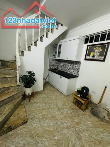 Bán nhà ngõ Thịnh Hào 2 – Ngõ rộng ba gác – Lô góc – Nhà xây đẹp – 15m2 – 5 tầng – 2.82 tỉ