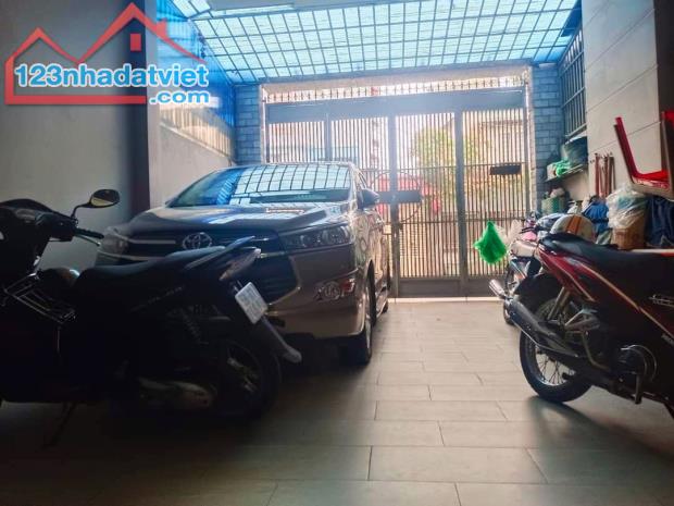 NHÀ 3 TẦNG XE HƠI NGỦ TRONG NHÀ LÊ VĂN THỊNH KẾ BÊN CHỢ CÂY XOÀI, QUẬN 2 - DT 105M2 NHỈNH