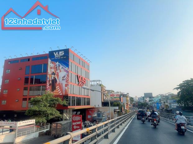 Nhà phố hẻm 55 Nguyễn Văn Công ngang 5.5m 60m2 3 tầng đẹp KD đa ngành chỉ 10 tỏi hơn. - 3