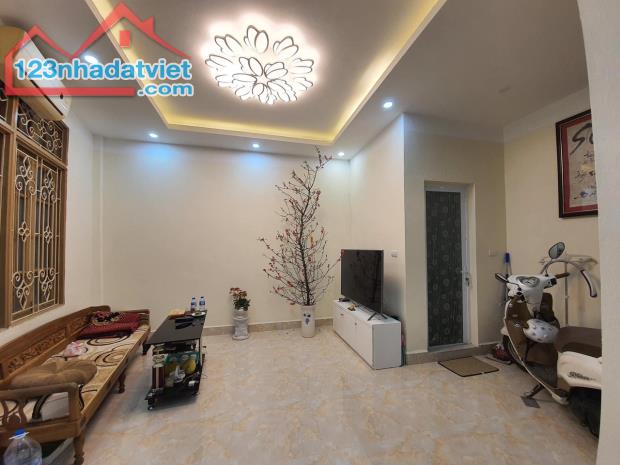 Bán Nhà Hào Nam Đống Đa 35m Đẹp Lô Góc - 1