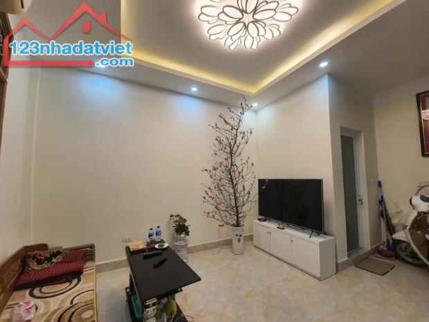 Bán Nhà Hào Nam Đống Đa 35m Đẹp Lô Góc - 3