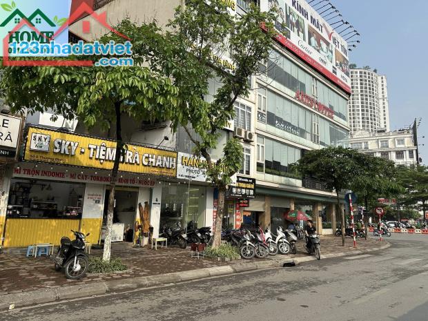 BÁN ĐẤT MẶT PHỐ THƯỢNG ĐỊNH, CẠNH ROYAL CITY, 90m , mt 8m, Giá chào bán 35,99 Tỷ.