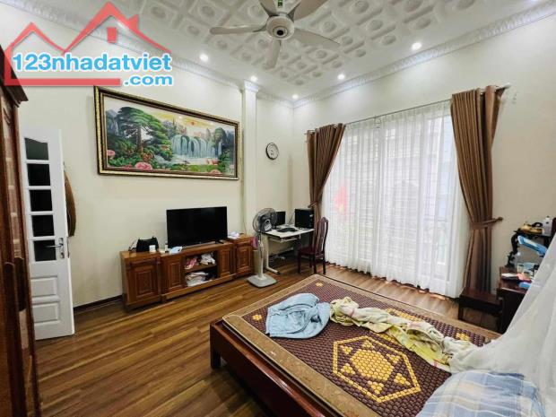 Nghĩa Đô – Hoàng Quốc Việt – 60m2 – Mặt tiền 4m – Ô tô vào nhà – 10tỷ .