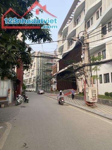 Bán Apartment mặt phố Quảng Khánh ( 11 Tô Ngọc Vân ) 145m2, 125 tỷ