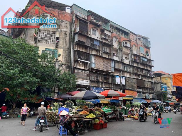 Bán CH tầng 1 tại cổng chợ Đồng Xuân, Hoàn Kiếm diện tích 30m2 sổ đỏ lâu dài