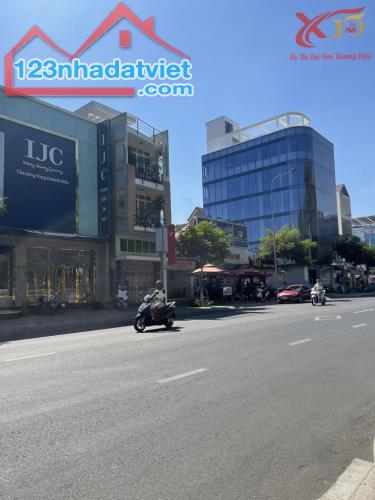 Cho thuê tòa nhà 8 tầng mặt tiền đường Hùng Vương p. Xuân Hòa Long Khánh 170 triệu