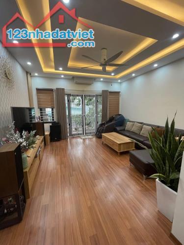 BÁN GẤP NHÀ NGUYỄN VĂN CỪ, 62M x 6T THANG MÁY, GARA 2 ÔTÔ, GẦN PHỐ, ÔTÔ TRÁNH. NHỈNH 11 TỶ