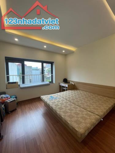 BÁN GẤP NHÀ NGUYỄN VĂN CỪ, 62M x 6T THANG MÁY, GARA 2 ÔTÔ, GẦN PHỐ, ÔTÔ TRÁNH. NHỈNH 11 TỶ - 3