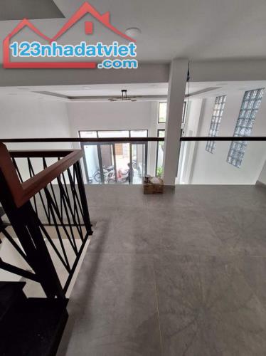 Gấp bán nhà ngang 8m, dt 220m2, giá 33 tỷ, ngay Mặt tiền Hoàng Văn Thụ, Phú Nhuận. - 1