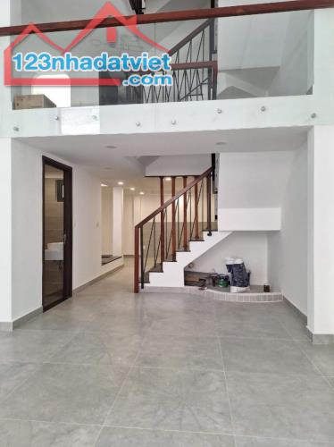 Gấp bán nhà ngang 8m, dt 220m2, giá 33 tỷ, ngay Mặt tiền Hoàng Văn Thụ, Phú Nhuận. - 2