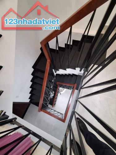 Gấp bán nhà ngang 8m, dt 220m2, giá 33 tỷ, ngay Mặt tiền Hoàng Văn Thụ, Phú Nhuận. - 3