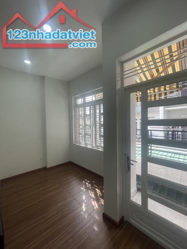 BÙI ĐÌNH TÚY - NGAY CHỢ KINH DOANH ĐỈNH - XE HƠI ĐẬU CỬA NGÀY ĐÊM - 3 TẦNG BTCT CHỈ 6.2 TỶ - 3