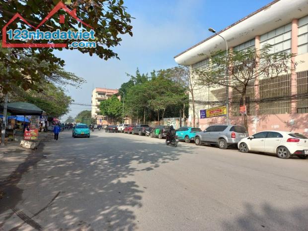 Cần bán đất tặng nhà  tại ngõ 59 Lê Văn Hiến  17/28m2, và mặt tiền 4.2m, giá có 3.7 tỷ.