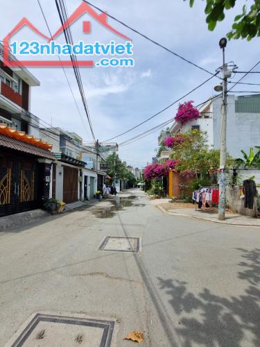 Chủ kẹt tiền bán gấp nhà  1 trệt 1 lầu, Tăng Nhơn Phú B, 52m2 sát KDC đông đúc - 2