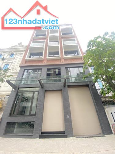 Bán tòa nhà văn phòng 8 tầng Nguyễn Xiển, 3 ô tô tránh, vỉa hè, có hầm, 170m2, MT 11m