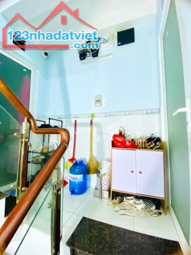 BÁN TÒA CHDV NGAY NHÀ HÁT HÒA BÌNH, Q.10. HXH5M THÔNG KINH DOANH, 7 PHÒNG THUÊ 35TR 7 TỶ x - 2
