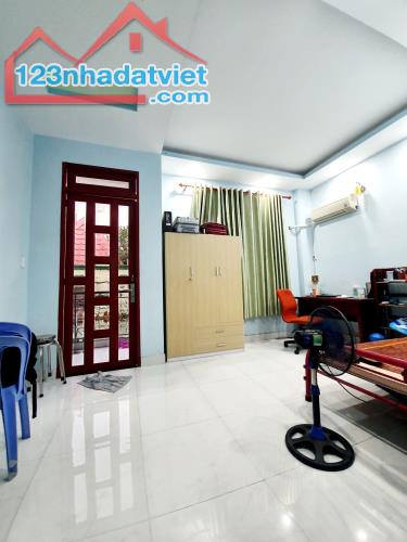 Bán nhà gần ngã tư Phan Văn Hớn và QL1A đường nhựa 16, ngang 9m, Giá rẻ chỉ 6.9 tỷ TL. - 1