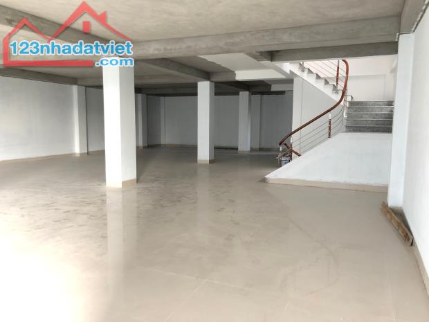 Cho thuê sàn văn phòng 220 m2/tầng, sàn thông, mặt tiền 12m, chỗ để xe thoải mái - 1