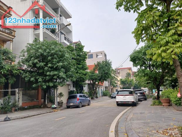 Bán nhà khu TĐC P. Thượng Thanh, Q. Long Biên, đường 13m, vị trí vừa ở vừa KD, gía 19,8 tỷ - 2