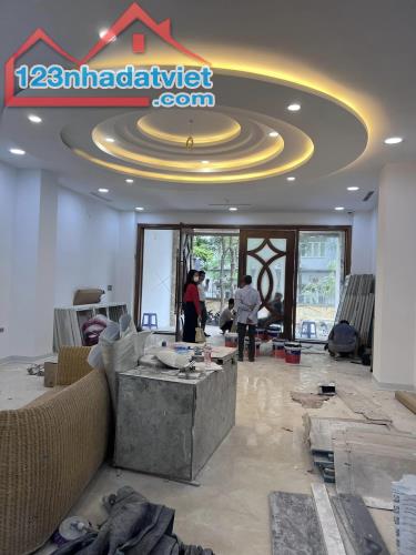 Cho thuê nhà mặt phố Trung Kính 90m2x6T có hầm, thông sàn, thang máy, showroom lớp học KD - 1