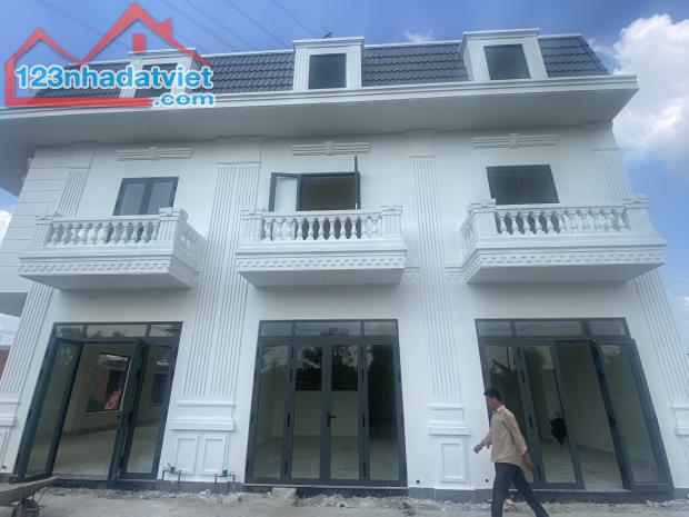 Bán nhà 1 trệt 1 lầu xây mới 100% khu nhà phố thiết kế Châu Âu tại Châu Thành,Tiền Giang