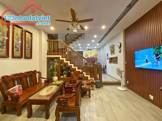 Nhà 5 tầng cách mặt Hồ Phương Mai 100m Dt 35m Mt 4m Giá 4,8 tỷ Lh 0911002289 - 1