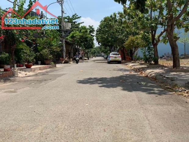 KẸT TIỀN BÁN GẤP LÔ ĐẤT 92 M2 GIÁ CHỈ 2 TỶ GẦN CHỢ NGÃ BA BẦU GỌI XEM ĐẤT - 2