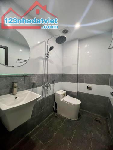 Bán nhà 5 Tầng, 35 m2. Gần ubnd Đại Mỗ, 2 Phút ra Lê Quang Đạo. oto đỗ , giá 4.15 tỷ - 2