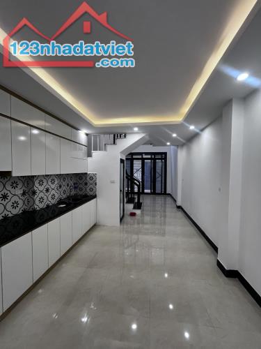 Bán nhà 5 Tầng, 35 m2. Gần ubnd Đại Mỗ, 2 Phút ra Lê Quang Đạo. oto đỗ , giá 4.15 tỷ - 3