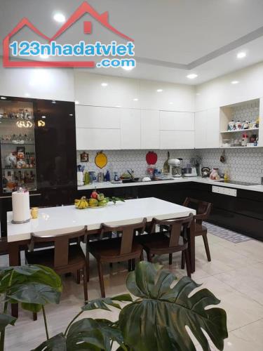 VỊ TRÍ SỐ 1! Bán Nhà Đẹp 4 Tầng HXT Hai Bà Trưng, 67m2, Ngang 5.2m, 13.5 Tỷ TL - 1