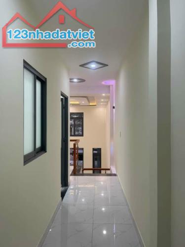 Nhà đẹp như tranh vẽ 150m2 (5x30m) đối diện chợ, sát KCN, sổ riêng full thổ cư - 3