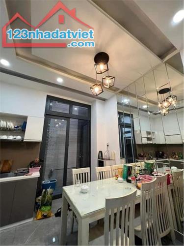 Nhà đẹp bán Hiệp Bình Chánh 71m hẻm ô tô - KDC Giá 6 tỷ - có 4 phòng ngủ - 3