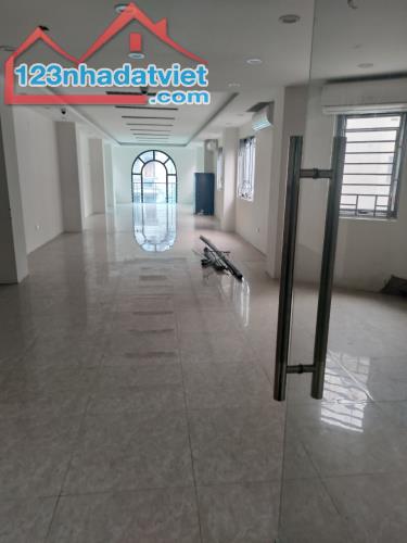 Cho thuê văn phòng 100m2 -15 triệu mặt phố Khâm Thiên quận Đống Đa