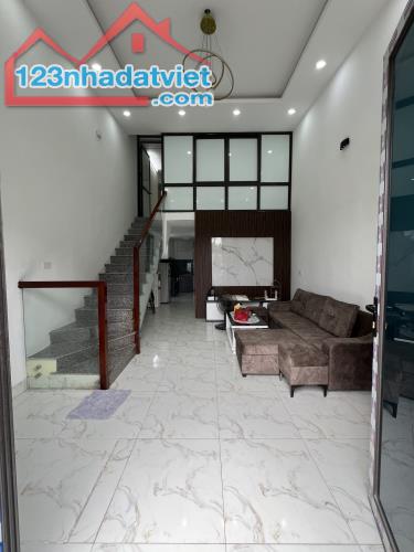 Cho thuê nhà riêng 2 tầng tại Lê Trọng Tấn, Định Công, Hoàng Mai 40m2, FUll nội thất, 9