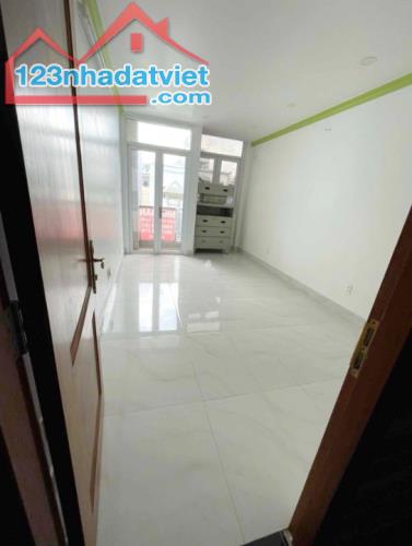 Nhà mới 6 tầng hẻm thông sát đường Nguyễn Trãi P2Q5 - 1