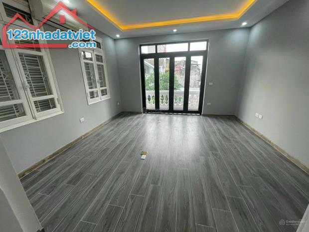 Bán nhà Liễu Giai Ba Đình phân lô 5 tầng 2 thoáng 45 chỗ đỗ cửa 60m2 MT 5m ở & kinh doanh