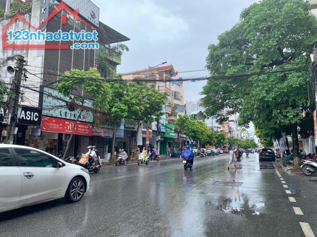 Bán nhà 4 tầng mặt phố Phương mai Dt 55m Mt 6m Giá 21 tỷ Lh 0886631856