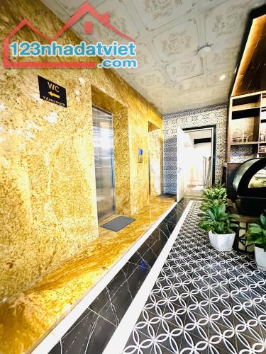 Bán Toà Nhà Siêu Vip Mặt phố Hoàng Cầu. View Hồ - View Sân Bóng. DT 234m2 x 9T. MT 9,5m - 1