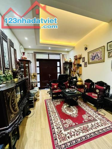 Bán nhà Phố Phạm Ngọc Thạch, Quận Đống Đa, Phân lô ô tô dừng đỗ. DT:50m, 5T. Giá: 11.6 tỷ - 1