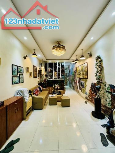 Bán nhà Phố Phạm Ngọc Thạch, Quận Đống Đa, Phân lô ô tô dừng đỗ. DT:50m, 5T. Giá: 11.6 tỷ - 2