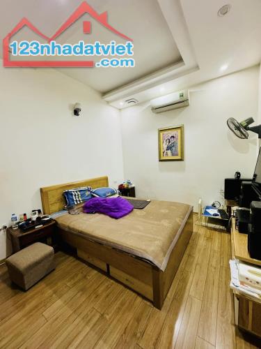 Bán nhà Phố Phạm Ngọc Thạch, Quận Đống Đa, Phân lô ô tô dừng đỗ. DT:50m, 5T. Giá: 11.6 tỷ - 3