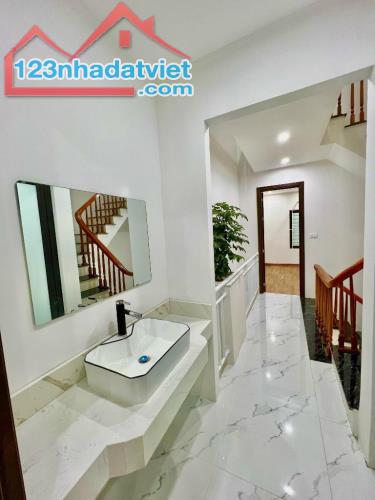 BÁN NHÀ 5 TẦNG NGỌC HỒI Ô TÔ VÀO 40M2 5TANG    3TI5 - 1