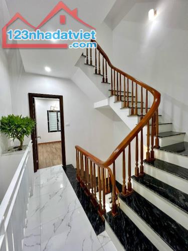 BÁN NHÀ 5 TẦNG NGỌC HỒI Ô TÔ VÀO 40M2 5TANG    3TI5 - 2