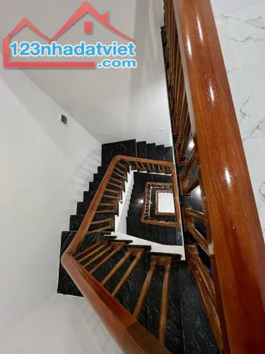 BÁN NHÀ 5 TẦNG NGỌC HỒI Ô TÔ VÀO 40M2 5TANG    3TI5 - 4