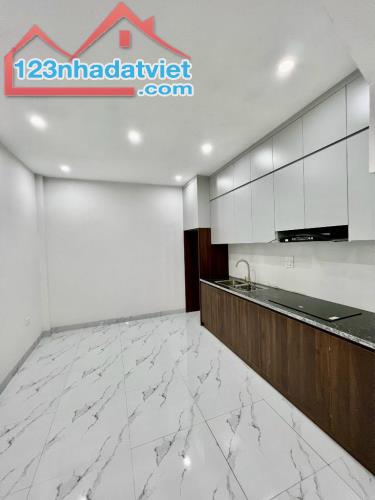 BÁN NHÀ 5 TẦNG NGỌC HỒI Ô TÔ VÀO 40M2 5TANG    3TI5 - 5