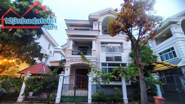 Bán Villa mặt tiền khu Nam Viên, phường Tân Phú Quận 7 (17x16m) nhà 3 tầng, sân vườn