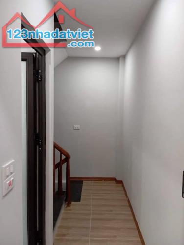 Nhà S32m2 x 4.5T, 6 phòng ngủ, ô tô đỗ cửa nhà, gần ngã tư Canh, 300m ra Trịnh Văn Bô - 4