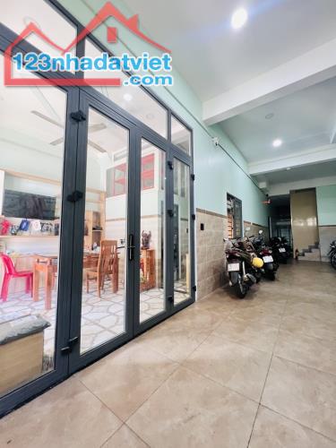 Bán nhà Mặt Tiền CHDV Tân Phú 6 Tầng, 30 phòng có thang máy dòng tiền ổn định 120tr/ tháng - 2